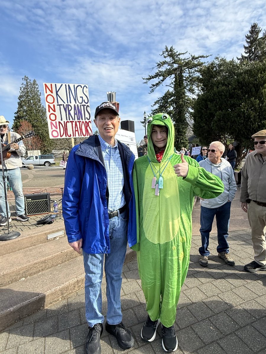 Ron Wyden tweet media