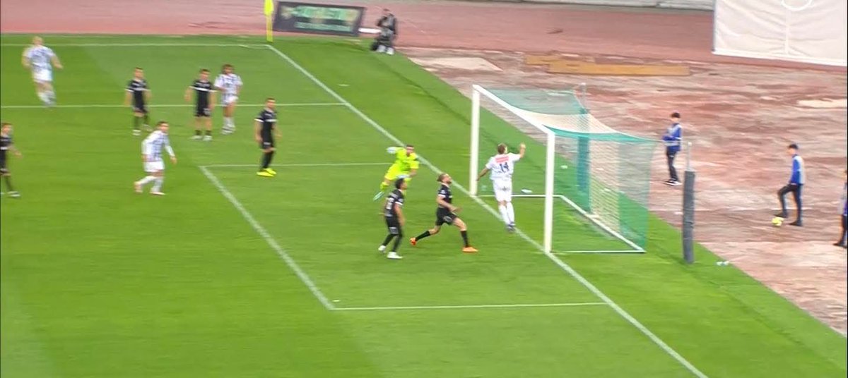 Outekan.gr tweet media