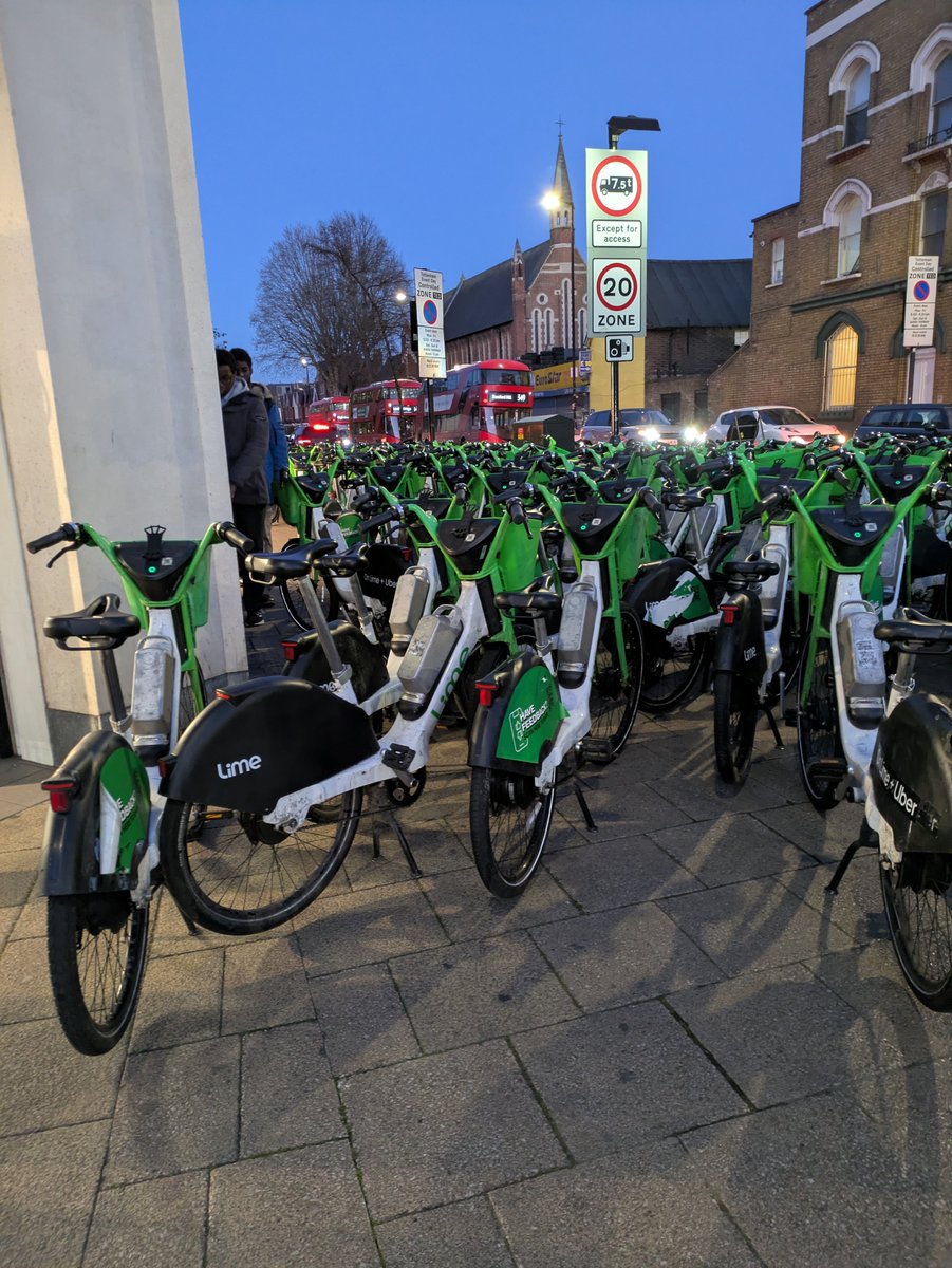 Chipchop17's tweet photo. @limebike hey, lime bikes are blocking the pavement on the corner of Lansdowne road and Tottenham high road. A wheelchair user wouldn't be able to get passed. https://t.co/gbQUIrmcP3