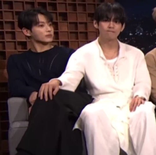 tae’s muscles⁷ tweet media