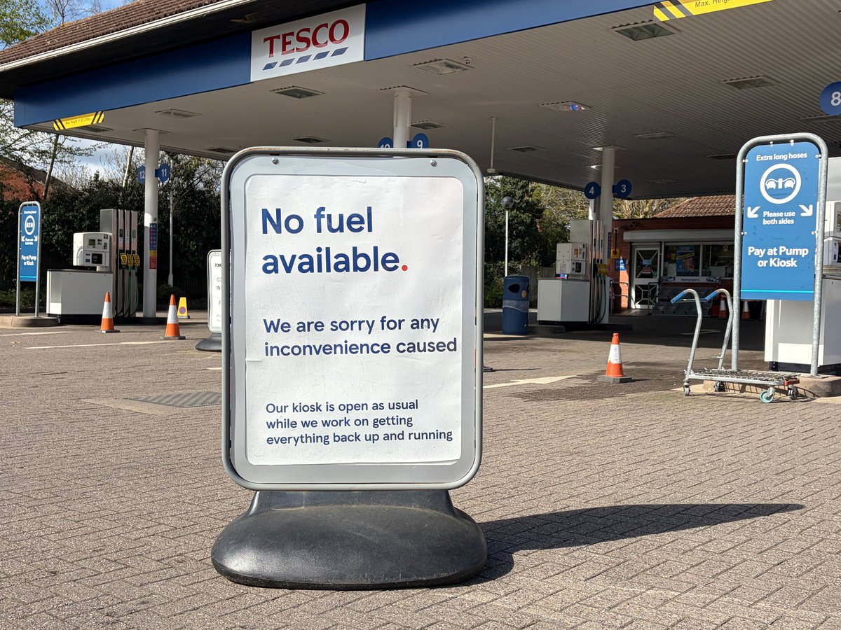 The Mirror tweet media