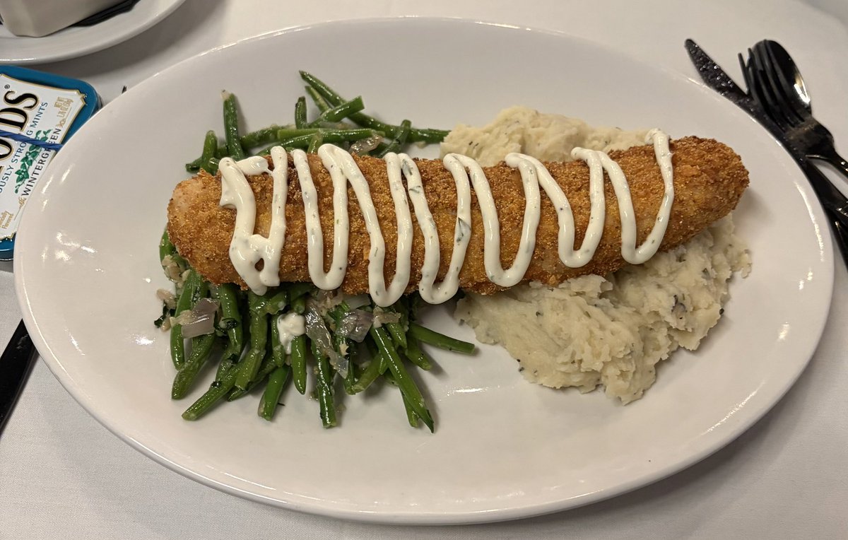 pawpaw_ray's tweet image. 😋We Lunched @BakerStreetFTW😋
#FortWayne #Indiana

⭐️Prime Rib Sliders
⭐️Salmon on cheesy risotto
⭐️Walleye with garlic potatoes &amp;amp; green beans

One of our favorite #restaurants!
(Altoids box holds Stevia packets for my coffee😄)