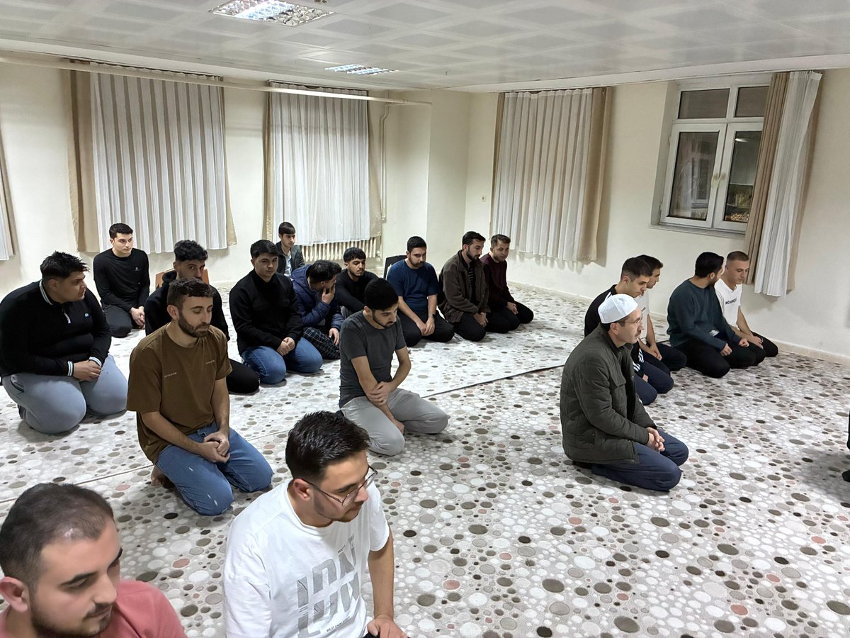 Üniversite öğrencilerimizle bir araya geldim. Gençlerimize ve görevli arkadaşlarımıza teşekkür ederim. #akşehir #akşehirmüftülüğü #diyanet #diyanetgençlik