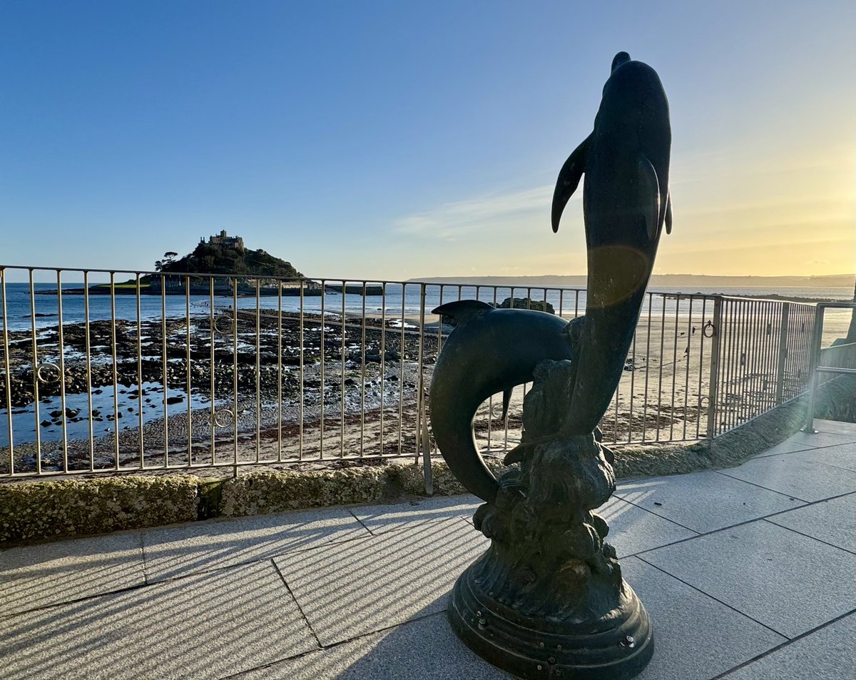 TanyaAtTheBeach's tweet photo. Early evening in #Marazion and dinner with a view of #StMichaelsMount at the very nice Godolphin. What a treat! https://t.co/N3Ba9r28fM
