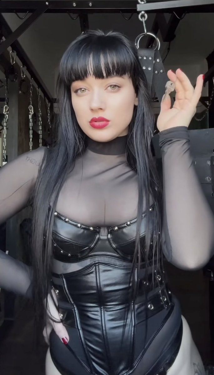 Mistress Felina tweet media