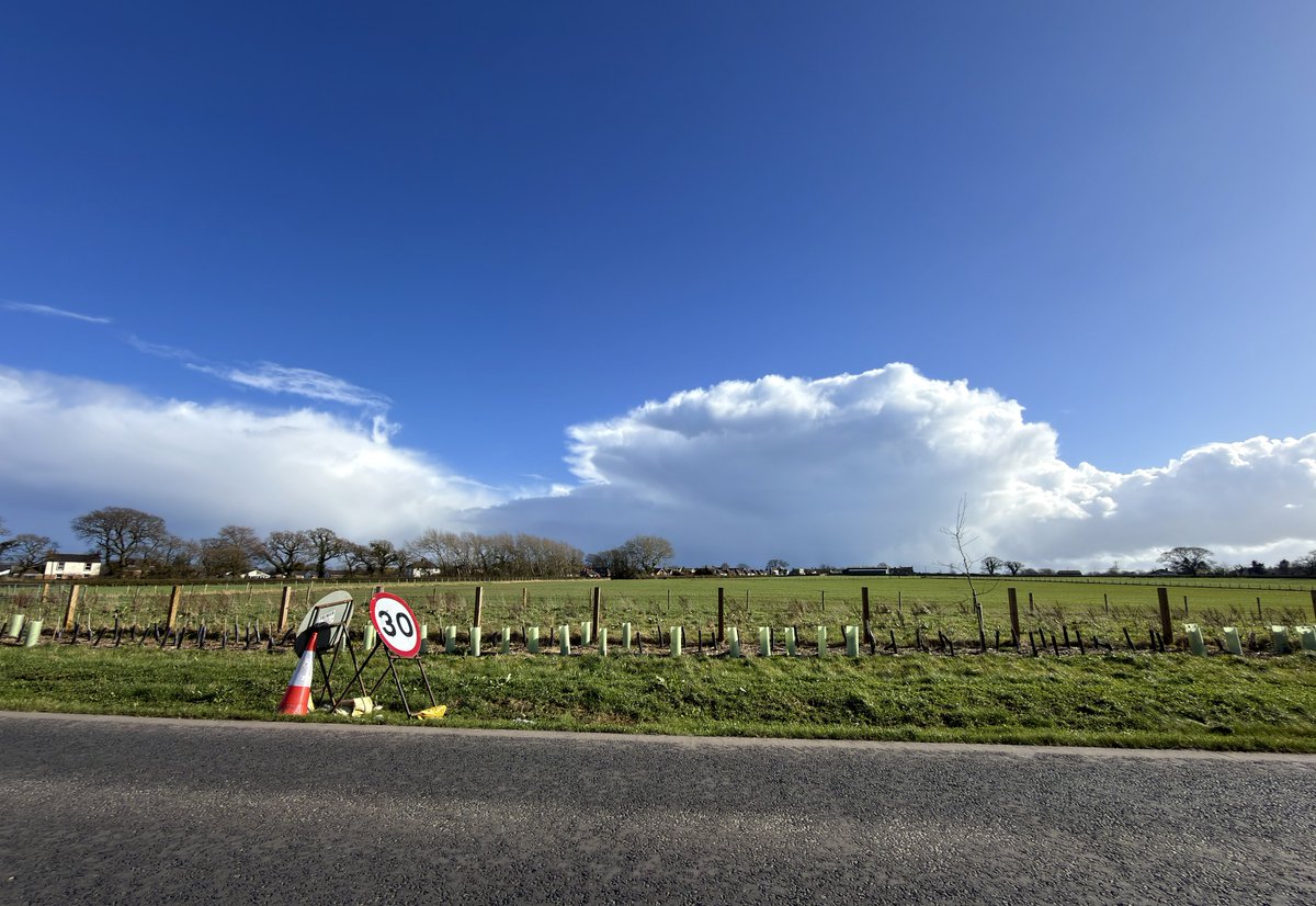 liam_lovell's tweet image. A day of sunshine and heavy showers, many of hail in Carlisle. A cold day for March with a brief high of 9°c 🌦️ #loveukweather #cumbria