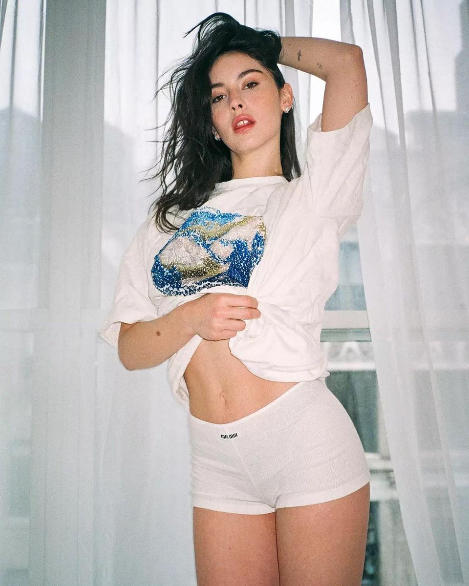 captive dreamer tweet media