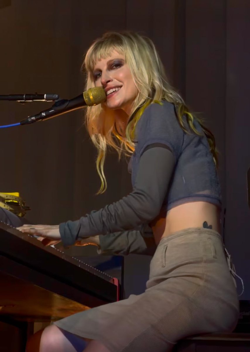 andrea from paramore🖤 tweet media