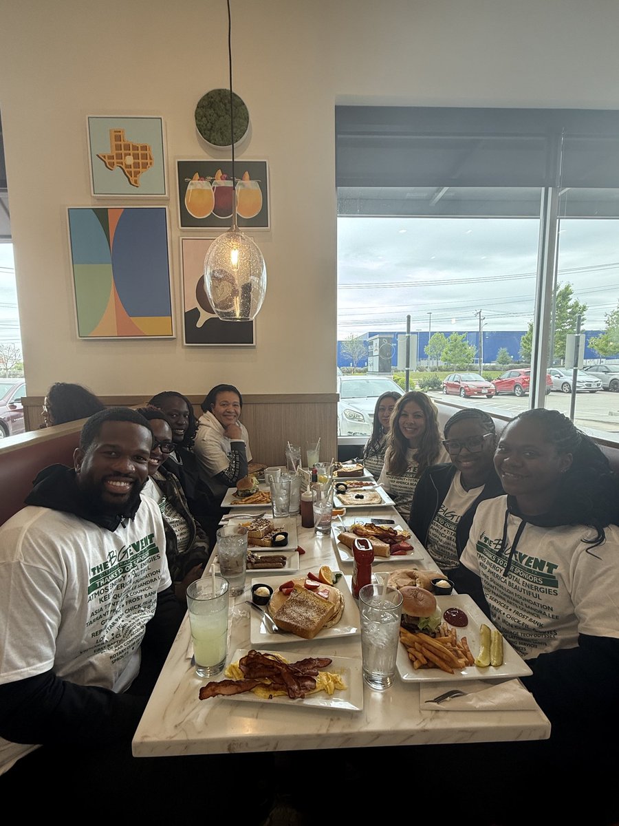 callmejre's tweet photo. Another successful #GPBigEvent! Love to see everyone come out to volunteer and serve the community. https://t.co/Inw2r8VUKm