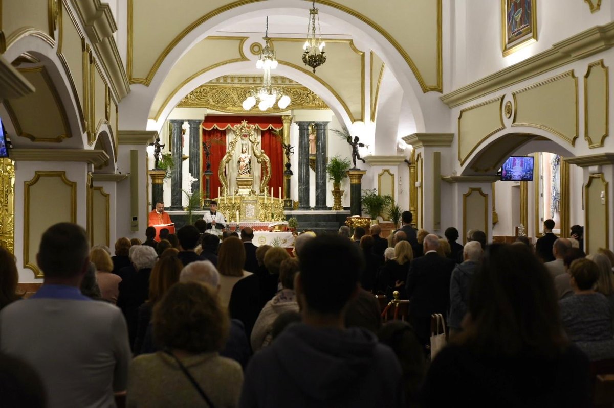 ▶️El alcalde, <a href="/Francissalado/">Francisco Salado</a>, junto a la concejala de Cultura, Paz Couto, los concejales Manuel García, <a href="/lolaramos10/">Lola Ramos</a> y Nacho Cuadra, y ediles de la corporación municipal, acompañan a los Sagrados Titulares durante su salida procesional. 

#RincónDeLaVictoria #Cultura #SemanaSanta