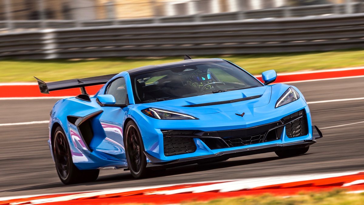 richenergyceo's tweet photo. My new car is the prototype for the new supercar from @marcoscarsuk. But IF I was buying any other car than the Marcos my choice would be the Corvette C8 ZR1. @chevrolet showing @McLarenAuto &amp; @Ferrari how to build capable, bullet-proof supercars at sensible money #Corvette https://t.co/KoBt1xGewT