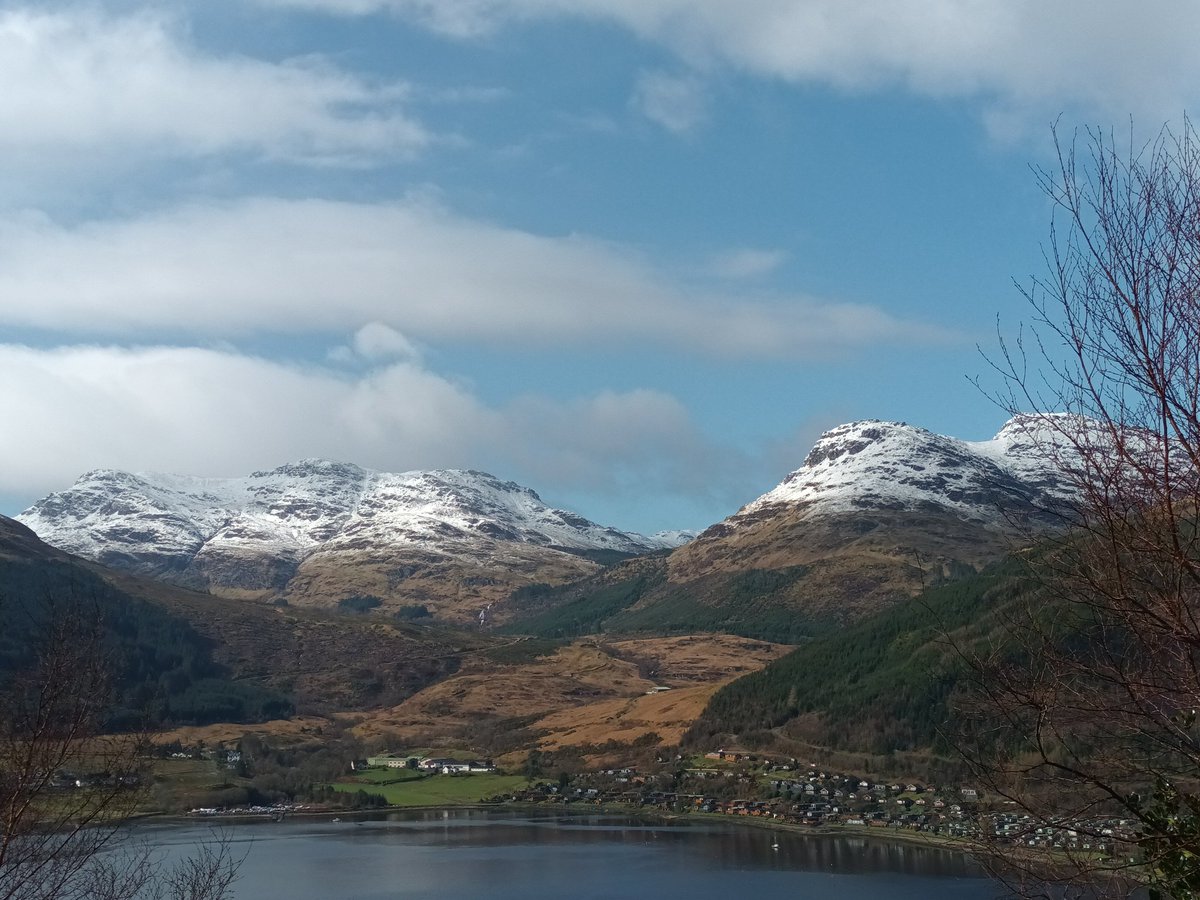 Gemmazzburgh's tweet image. ExE at Lochgoilhead 
Na ceithir ràithean ann an còig mionaidean 
Four seasons in five minutes 
Even seen seals! 
#Lochgoilhead #argyllandbute #lochgoil #scotland #carrickcastle