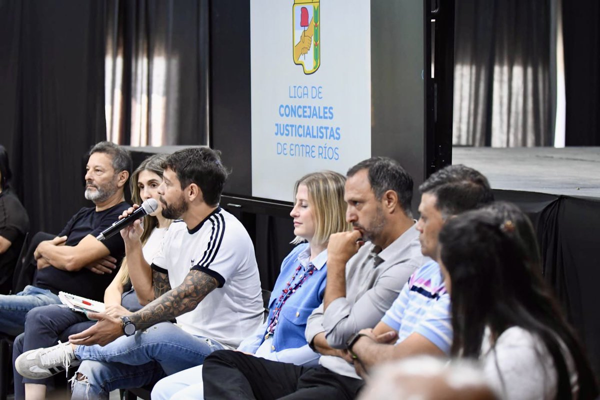 EmilianoGTutau's tweet photo. 🧵1/3
La Liga de Concejales viene a poner en el centro a los gobiernos locales. A fortalecerlos, a devolverles protagonismo y a resignificar sus modelos de gestión: cercanos, concretos y articulados con las organizaciones económicas, sociales y políticas, y con toda la trama de la comunidad. Porque es desde ahí donde se construyen las respuestas que hoy la sociedad necesita.