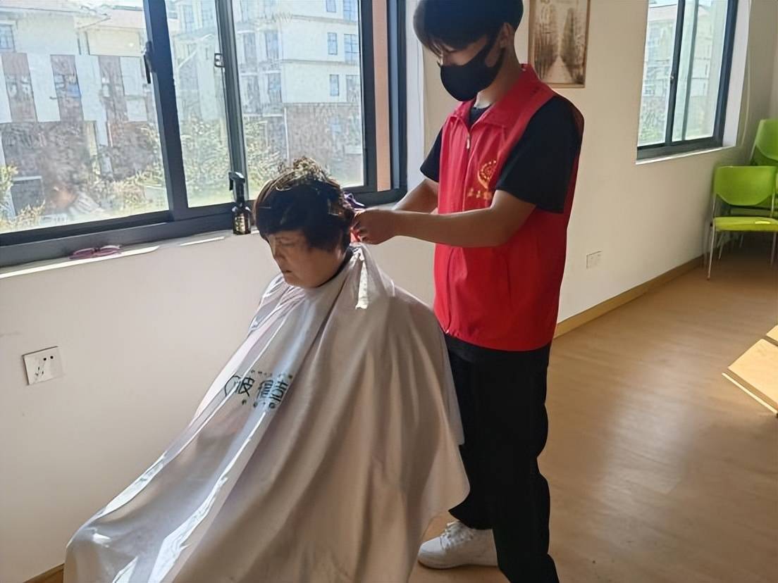 lester adan tweet media