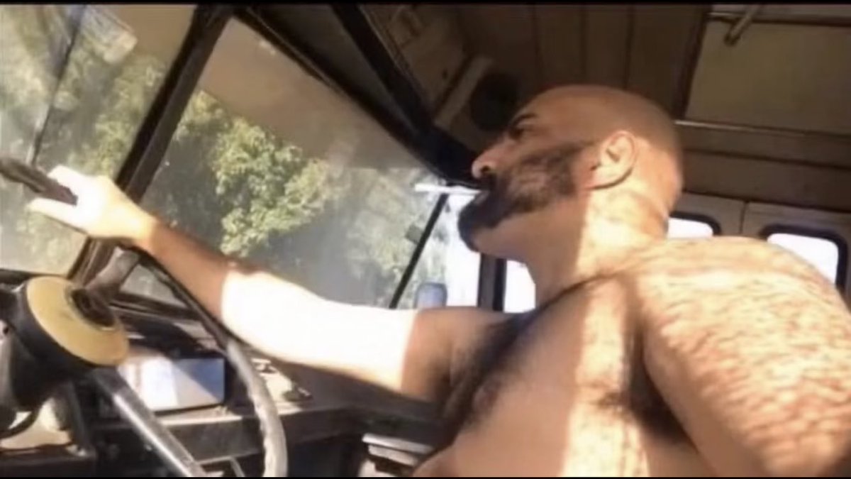 T H E 🚌 T R U C K E R tweet media