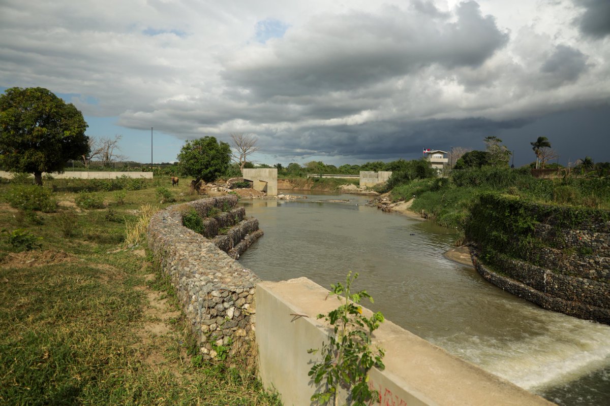 LumikaPicture's tweet photo. Là où les défis sont réels, l’énergie et la détermination ne faiblissent pas.

Ce canal n’est pas seulement une infrastructure.
Il est le reflet d’une volonté collective, d’un engagement profond et d’une résilience qui continue de porter les communautés.

En Haïti, même dans les contextes les plus complexes, les initiatives locales témoignent d’une capacité à agir, à construire et à avancer.

#Haiti #Ouanaminthe #Resilience #Developpement #Communautes