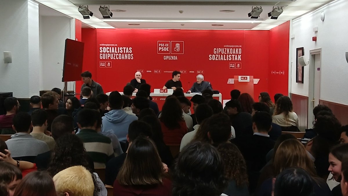 @Instituto Valentín de Foronda tweet media