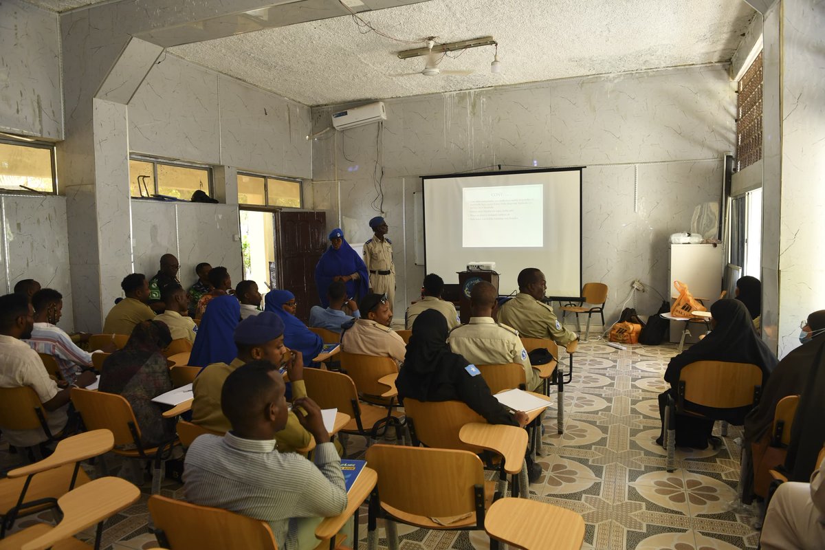 aussom_'s tweet image. #AUSSOM iyo Ciidanka Booliska Soomaaliyeed @SoPoliceForce (SPF) ayaa maanta daah fureen aqoon-is-weydaarsi shan maalmood ah oo ku saabsan Booliseynta Bulshada oo lagu qabtay #Muqdisho oo ay kasoo qeyb galeen 50 qof, oo ay ku jiraan saraakiisha booliiska Soomaaliyeed iyo