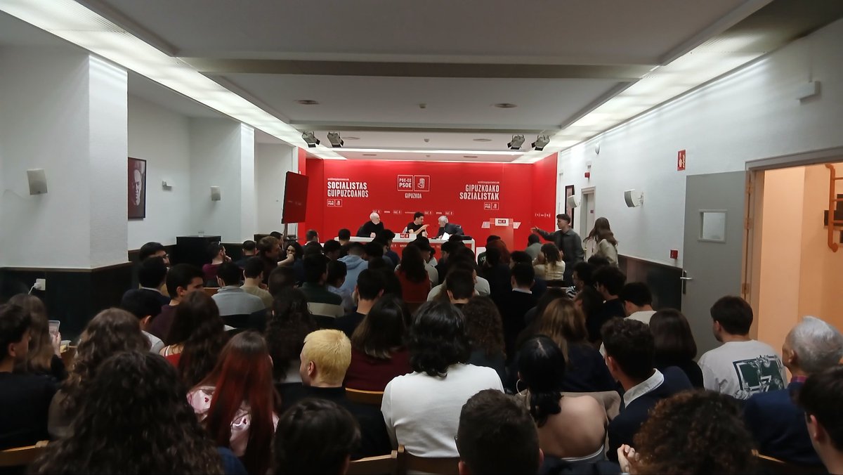 @Instituto Valentín de Foronda tweet media