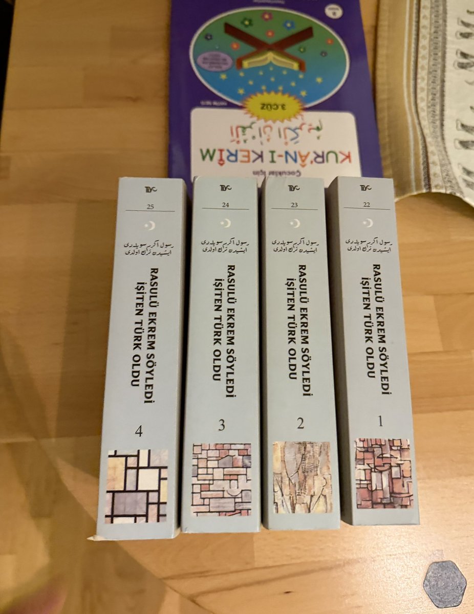 Hadisi şeriflerde geçen 26 binden fazla kelimenin birebir aynen veya türemiş biçimde Türkçe’de kullanımda olduğunu öğrendiğimde. Aleyhisselatu vesselam pınar gibi akmış, kana kana içmişiz. Kurutanlar utansın.