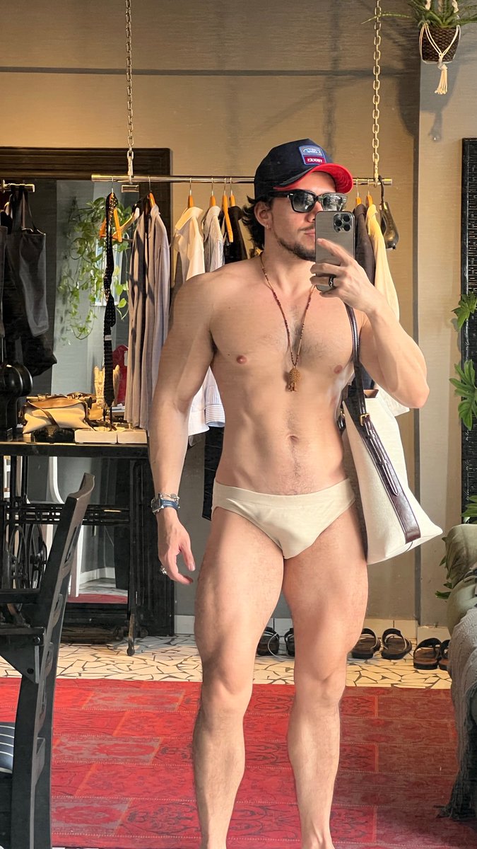 filho da Cher tweet media