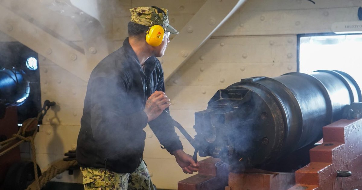 USS CONSTITUTION tweet media