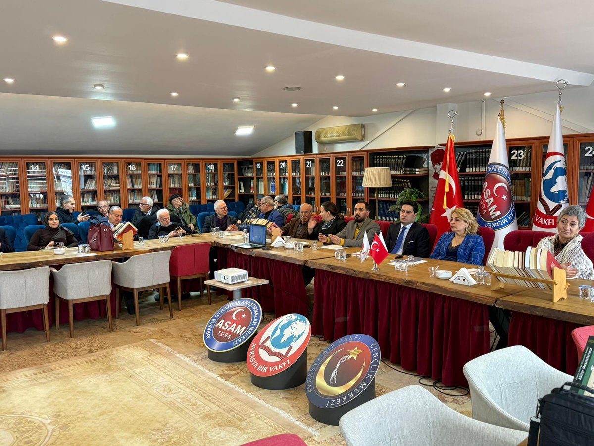 irakturkleri's tweet photo. Avrasya Bir Vakfı’nın “Cumartesi Konferansları” programının bu haftaki konusu “Türk Dünyasının Mart Soykırımları” oldu. Genel Başkan Eyüp KEREM, Altunköprü ve Tazehurmatu Katliamları başta olmak üzere Türkmeneli’nin acılı olaylarını, akademisyen, STK temsilcileri ve araştırmacıların da katıldığı toplantıda dile getirdi.
