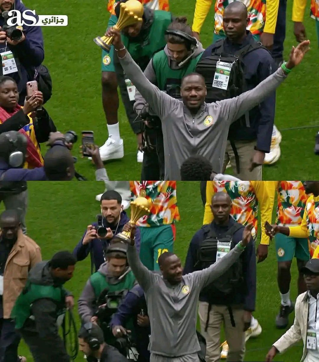 abdo_hamma39086's tweet image. Laissez-les jeter un dernier regard d’adieu. On vous aime, mais ce complot a révélé certains ; le peuple reste bon. Les vrais Lions sont restés sur le terrain.
#Senegal
#TeamSenegal
#Senegal221
#Dakar
#VisitSenegal