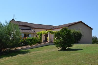 france_images's tweet image. For sale 4 Bedroom villa in quiet hamlet, superb views and just 10 minutes drive from major town.Foulayronnes 47510 buff.ly/t6UUkOF

#France 🇫🇷 #FranceProperty #FrenchProperty #FrenchRealEstate #PropertyForSale
