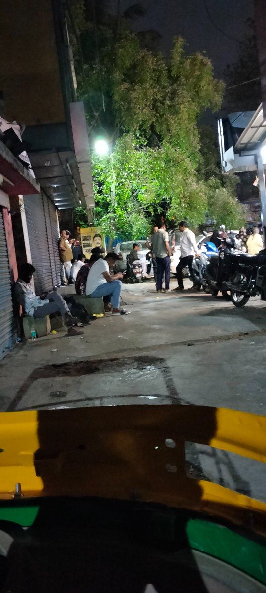 adiyan90818's tweet photo. Repeated nuisance by Savera Café, Matadahalli (RT Nagar) despite prior complaints.overcrowding, road blockage, public drinking/smoking &amp; urinating near homes. People  argue and create conflict when politely asked to move their vehicles. Situation worsening daily @BlrCityPolice https://t.co/QwURROMrcl