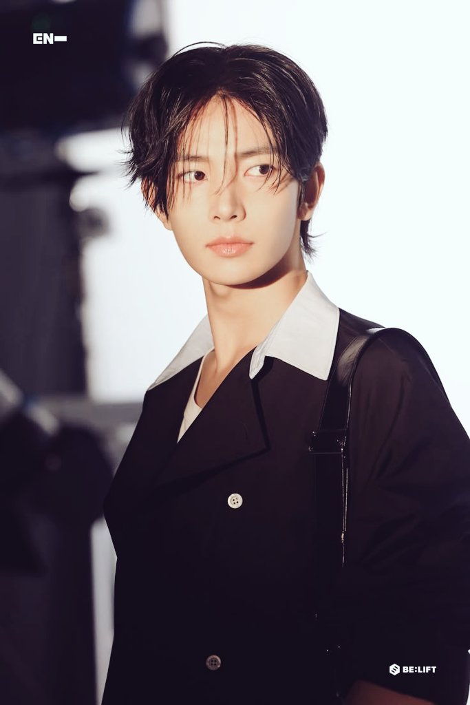 Iris (SEVEN!!) tweet media