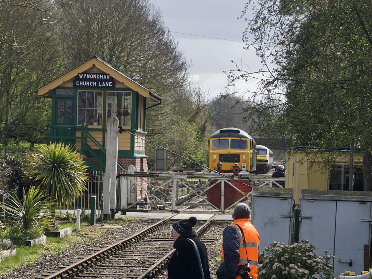 GeorgeBeany978's tweet photo. Another weekend spent on the Mid-Norfolk Railway today. This weekend is celebrating 60 years of Class 47 47596 'Aldeburgh Festival'.

My favourite of the two 47s at the railway as two tone green hits the spot.

Varied weather today with it sleeting for a bit, in March! https://t.co/KoqrDywUqr