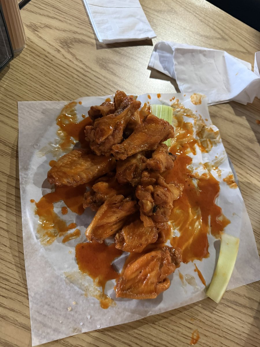 flaquaticfan's tweet image. Stop # 3

Again, simply nothing special 
But better than the last place 

Rankings:
#1 @theman_themyth’s Buffalo wings
#2 Gerri’s Buffalo Wings 
#3 Brick House Tavern Buffalo Wings
#4 Brick House Smoked Wings