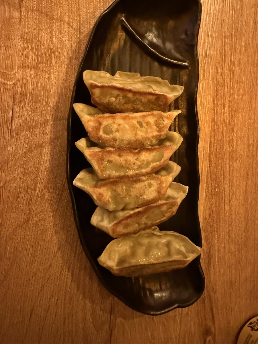 emlovefood's tweet image. forgot to take pic of his food b4 #oops 

u can see me wiping off th oil😭