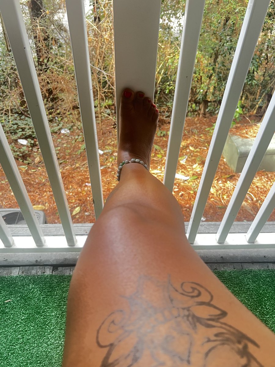 xelarious4u's tweet photo. Pretty feet tease cause I’m bored ✨
#findom #feetِ #feetfetısh #feetworshi̇p #feedtheneedy #fem #feeet https://t.co/W1GP2dBzq0