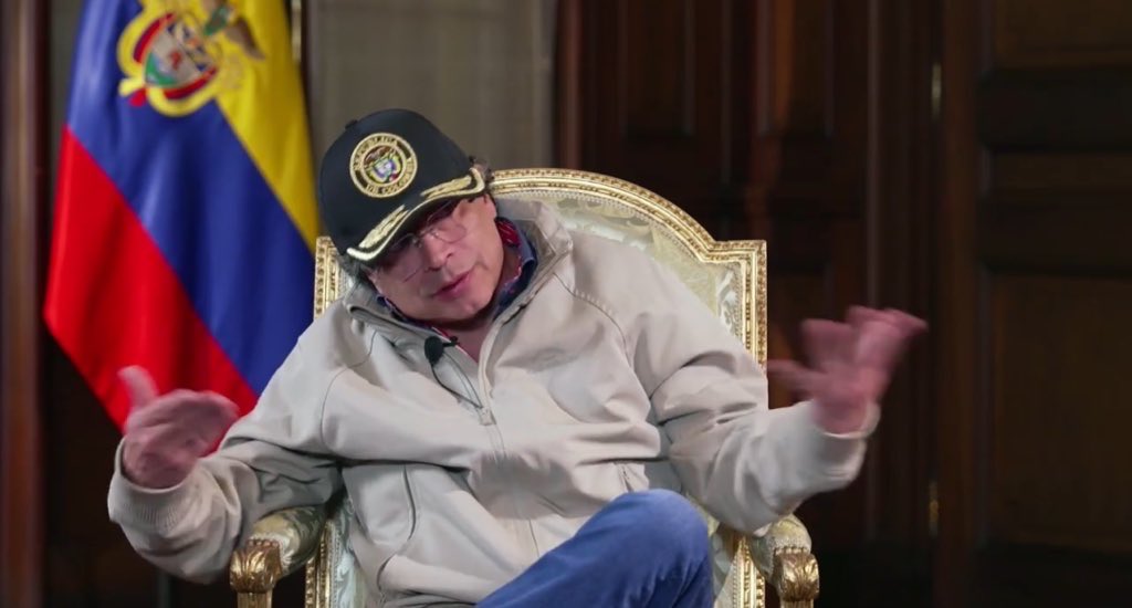 JulianaBogotana's tweet photo. @WestCOL @petrogustavo No lo conozco pero usted tiene mejor presentación personal y presencia que la chatarra de Petro y sus ideas estúpidas y retrógradas #dinoalasdrogas👇 https://t.co/Yv4W1dTxJK