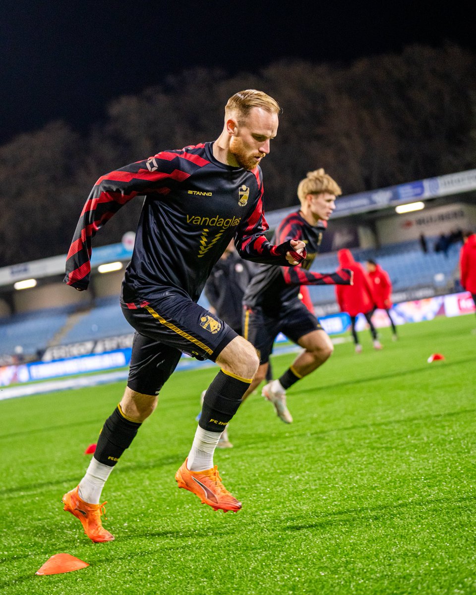 FC_Emmen's tweet photo. Focus. ๐ซต
#fceEMM #100jaarEmmen #VanOnsVeurAltied #HIERKOMIKWEG https://t.co/ab32qkxKXX