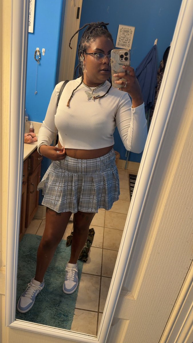 iam_qveenskyy's tweet photo. 👋🏾 i really been out the way 😂🤷🏾♀️ #followme #prettyasf #xoxo https://t.co/0TFVEimqIZ