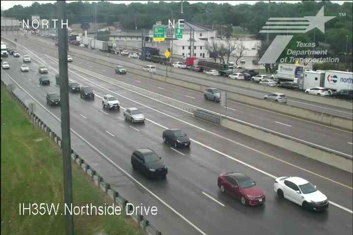 krldtraffic's tweet photo. #FortWorth: NB 35W @ Northside Dr. a crash has right lane blocked - traffic backed up from Allen Ave. (NTE Toll Lanes are a great option to avoid the delay) @KRLD #KRLDTraffic #1080KRLD #trafficalert #FWPD #Waze @TxDOTFortWorth https://t.co/A33N5LMJxN