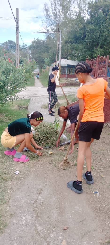 RuthLaura73 tweet media