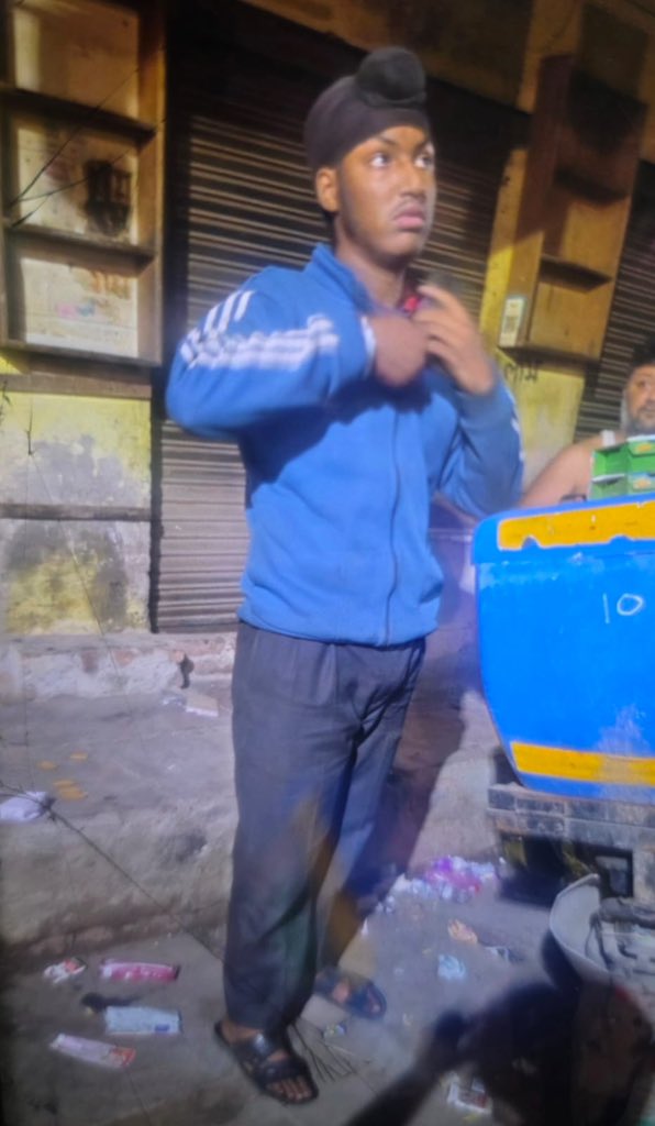 KafeeelH23365's tweet image. Ordered via Zomato from Domino’s (exact address given – Gali 15, Agra).  

Delivery guy refused to come, stopped at Gali 7 &amp;amp; asked to cancel or pick up. Rude behavior.  

Why accept if you can’t deliver? Proof attached. #PoorService
@zomato @zomatocare @dominos