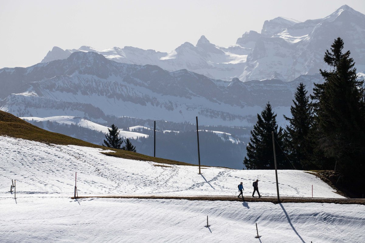 Listen I know I'm not the first to say it, but #Switzerland really is like absurdly pretty and it's kind of unfair to all the other countries. #travel