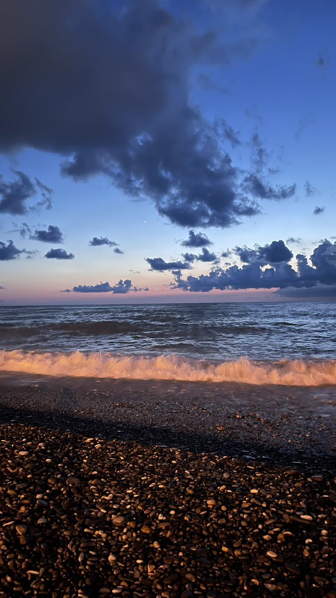 Invisible tweet media