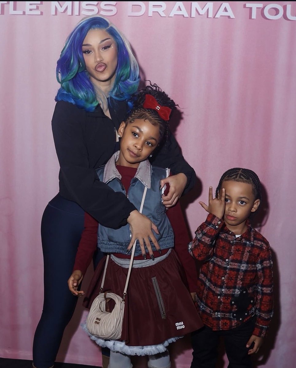 Bodega Baddie tweet media