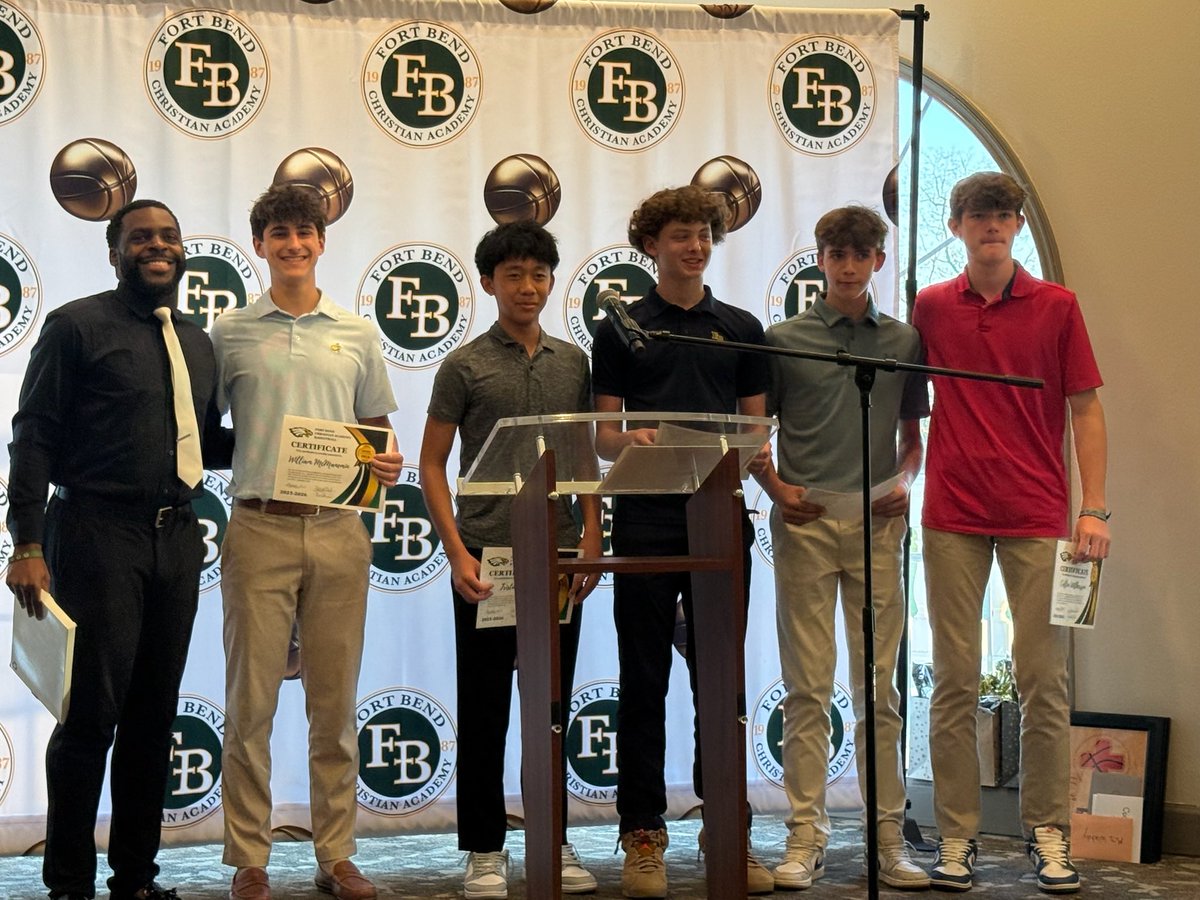 pastorcoach_ow's tweet image. Celebrating the 2025-2026 “Flying Eagles” at the EOY basketball banquet!
To God be the Glory!
#family #opportunity
⁦@FBCAathletics⁩
