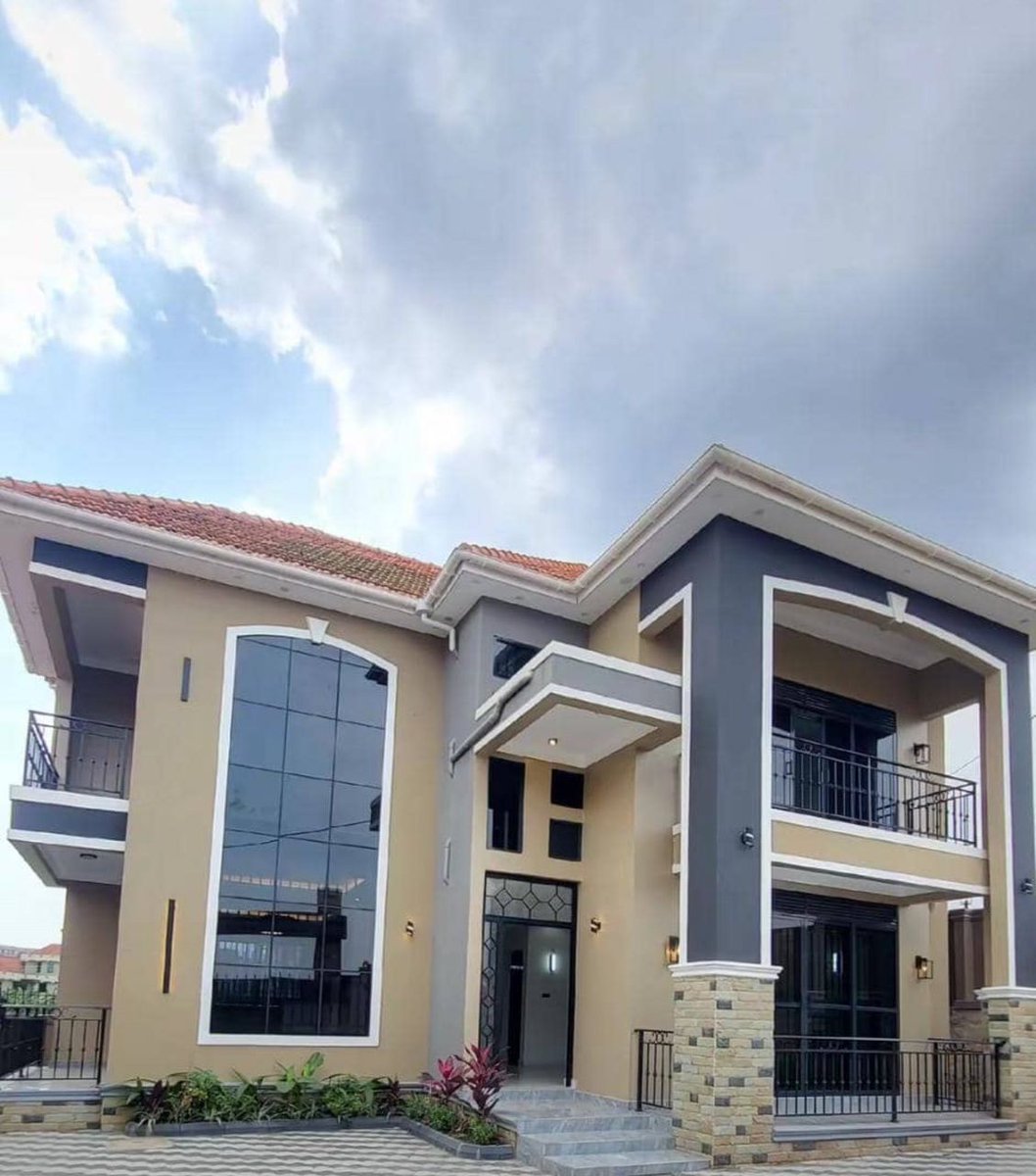 shukranproperty's tweet photo. BRAND NEW FLAT HOUSE FOR SALE
Located at Kyanja
#5bedrooms | 5 bathrooms modern Kitchen and 2 sitting rooms
Priced at #950m Ugx
0706592177 https://t.co/9DL8yyWcYH