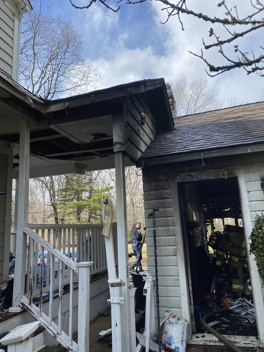 NewtownCTFire's tweet photo. Crews quickly knocked the majority of the fire down, preventing the fire to spread to the rest of the residence. No injuries were reported. https://t.co/EwqmbMsTE8