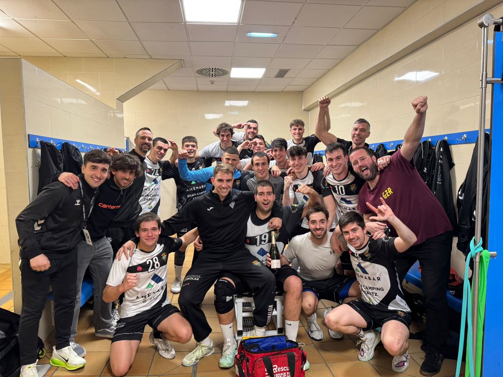 AmenabarZarautz's tweet photo. ✅ @AmenabarZarautz 41-17 Ilcapo Hondarribia @CDBidasoaIrun 

🏆 LIGAKO TXAPELDUN!

#CenaPorno #LigaGanadaLigaCelebrada #ZubietaTofutegia #OstolazasPalace #CeroDeDoce https://t.co/9FBywfkCwZ