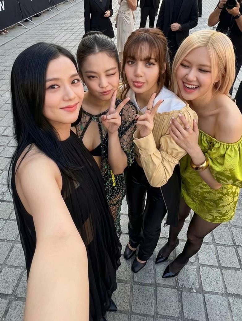 rubyjenniepink1 tweet media