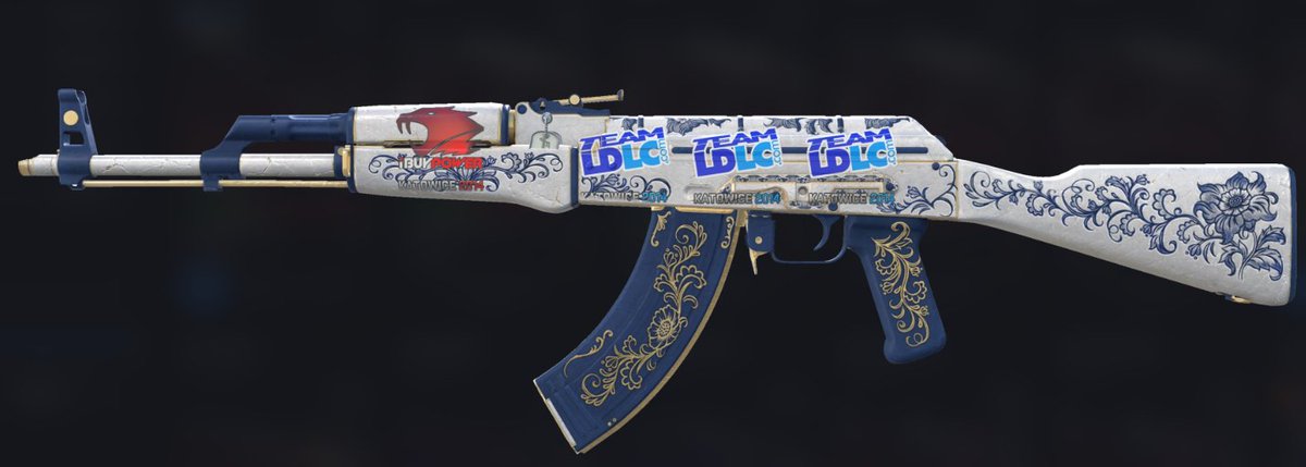 EeaSY BUYING SKINS ;) tweet media